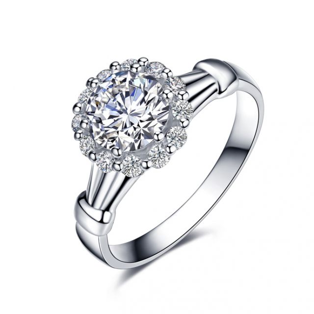 Bague de fiancailles solitaire accompagné, surplombé diamants - 0.38ct