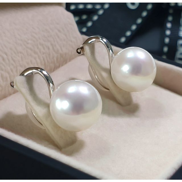 Boucles d'oreilles clips or blanc. Perles d'eau douce Chine blanches