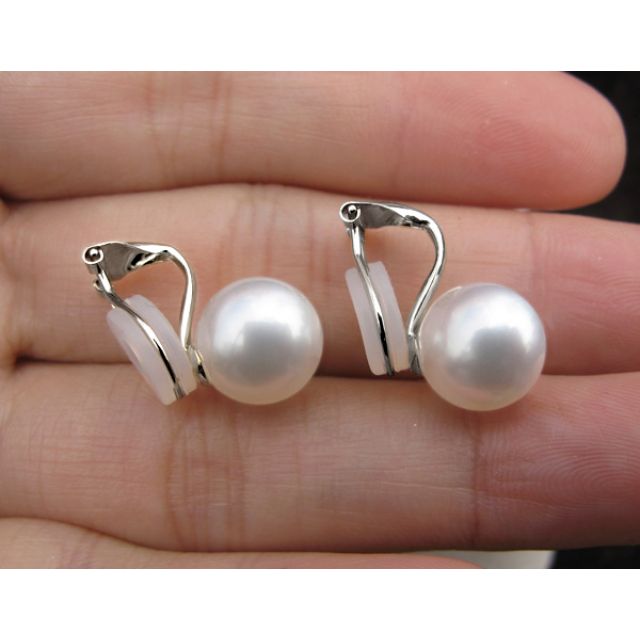 Boucles d'oreilles clips or blanc. Perles d'eau douce Chine blanches