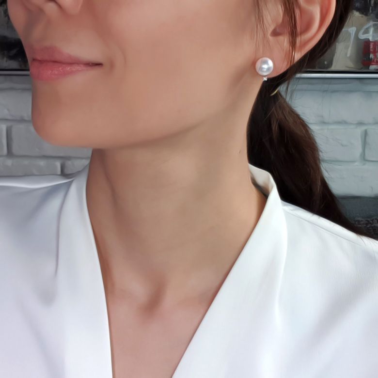 Boucles oreilles perles et puces diamants. Or blanc - 10