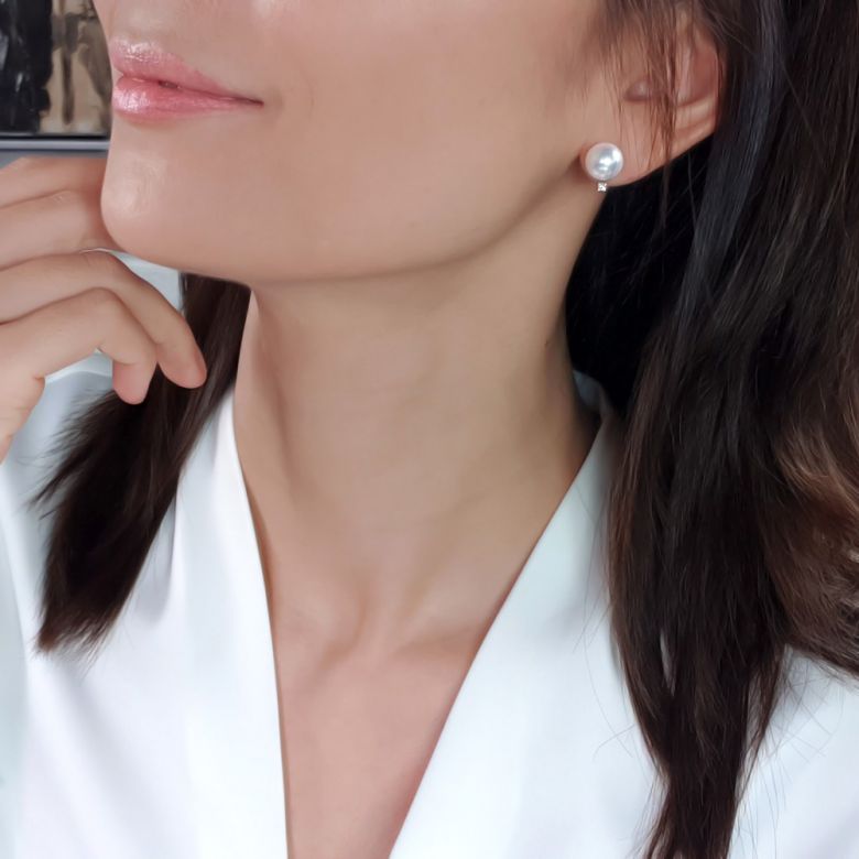 Boucles oreilles perles et puces diamants. Or blanc - 11