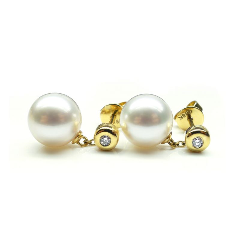 Pendants d'oreilles en perles de culture. Disque d'or et chaînette - 2